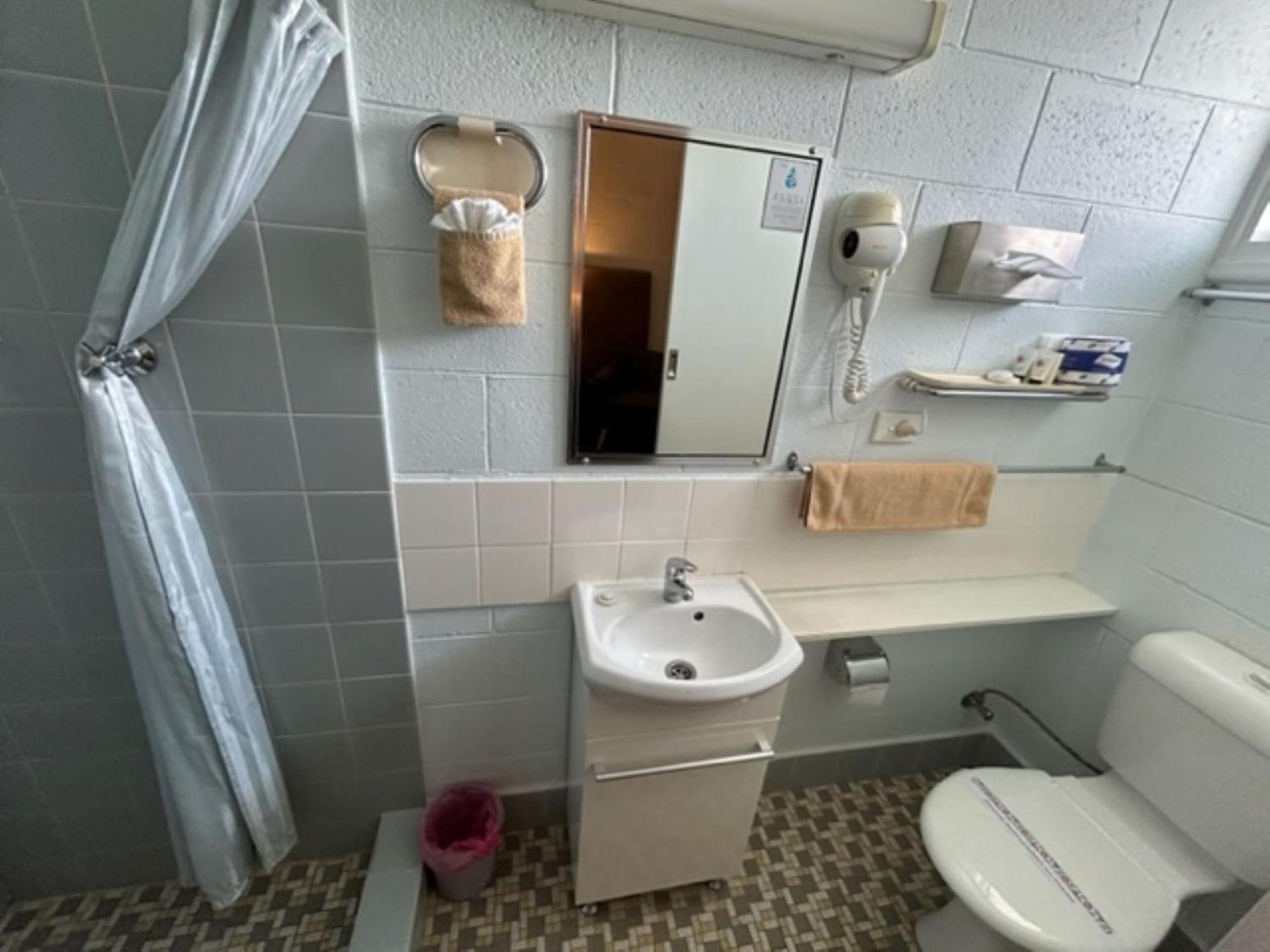 Warren Motor Inn Room photo